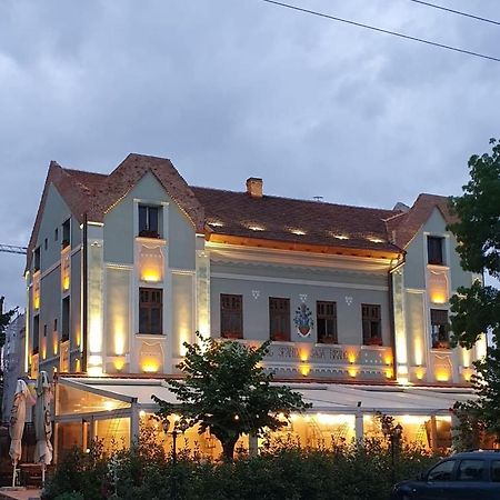 Conacul Sfantul Sava Brancovici Otel Ineu  Dış mekan fotoğraf