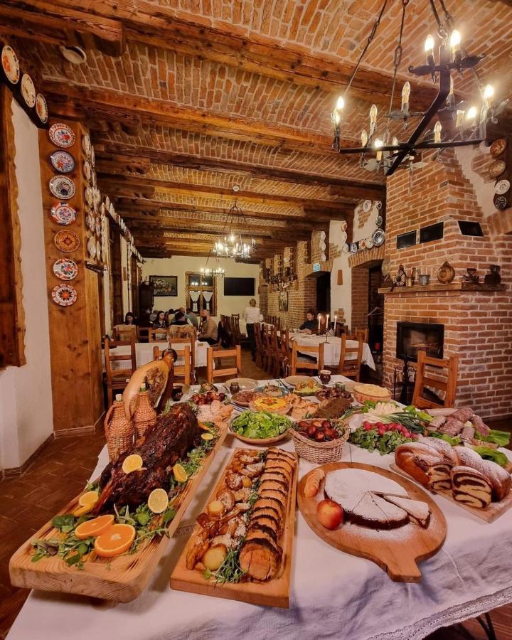 Conacul Sfantul Sava Brancovici Otel Ineu  Dış mekan fotoğraf