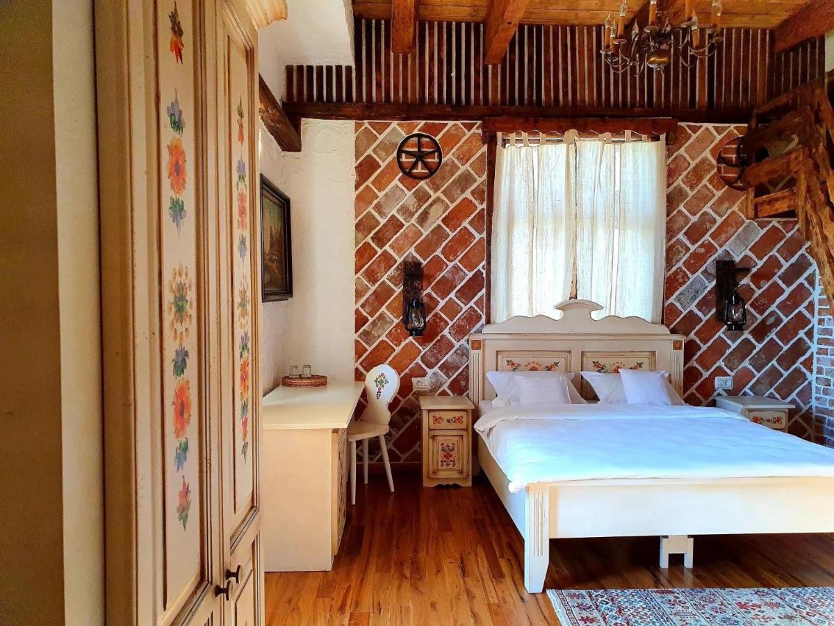Conacul Sfantul Sava Brancovici Otel Ineu  Dış mekan fotoğraf