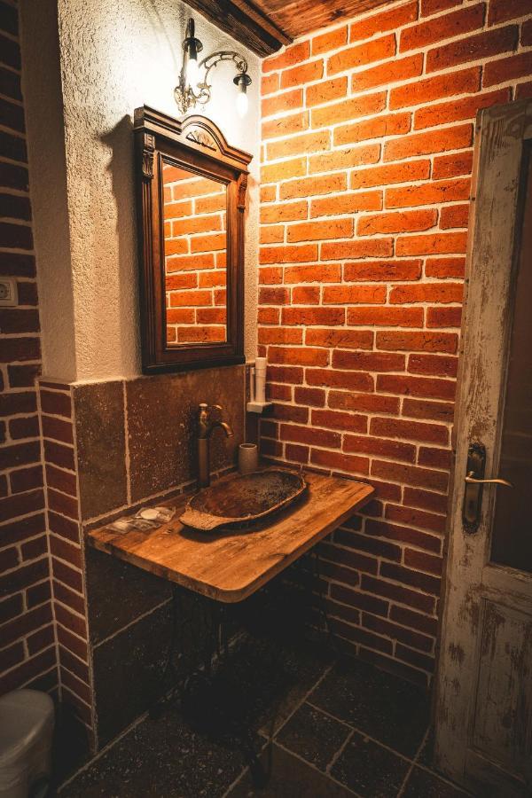 Conacul Sfantul Sava Brancovici Otel Ineu  Dış mekan fotoğraf