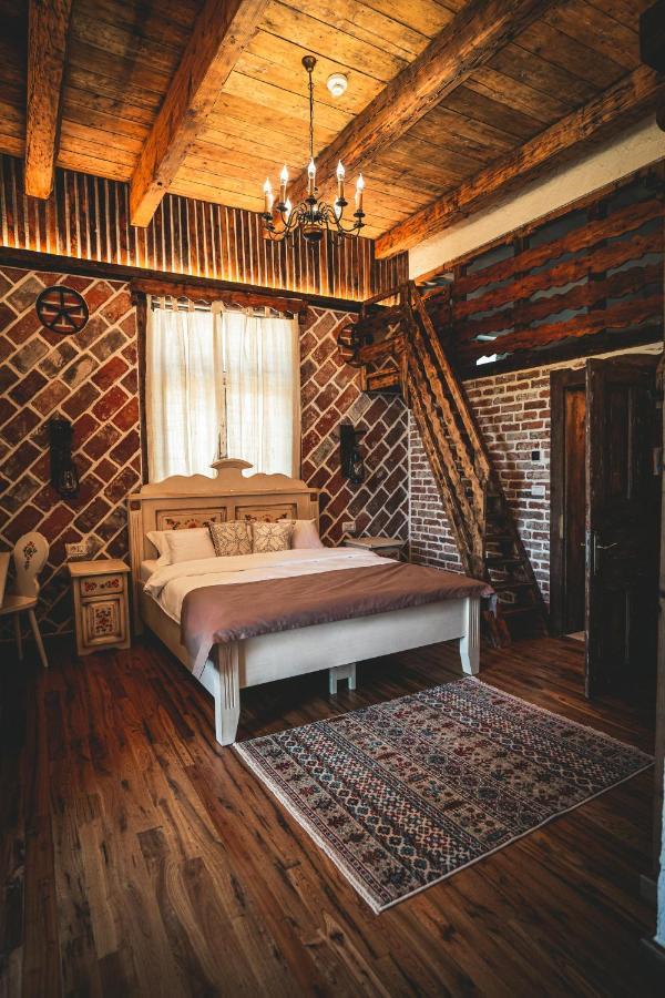 Conacul Sfantul Sava Brancovici Otel Ineu  Dış mekan fotoğraf