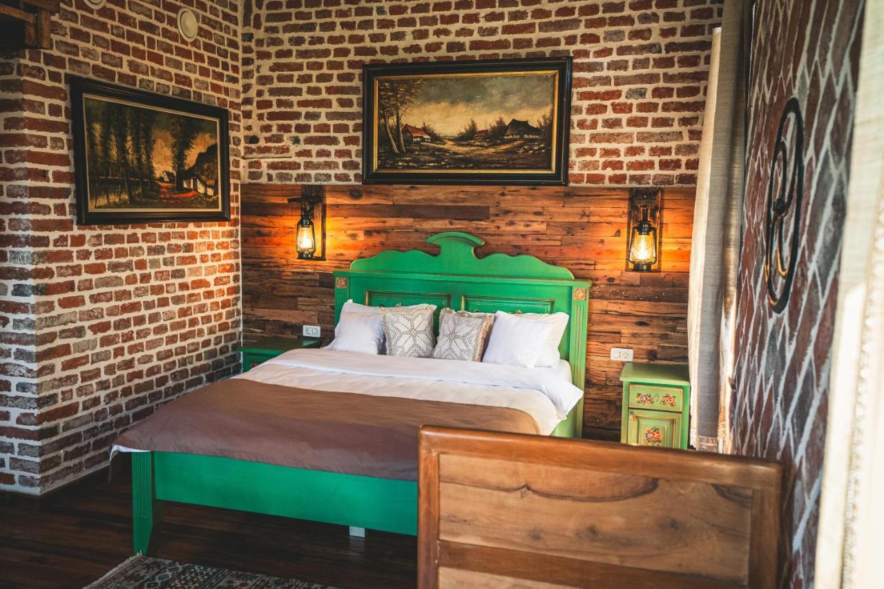 Conacul Sfantul Sava Brancovici Otel Ineu  Dış mekan fotoğraf