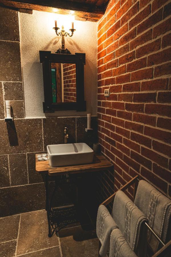 Conacul Sfantul Sava Brancovici Otel Ineu  Dış mekan fotoğraf