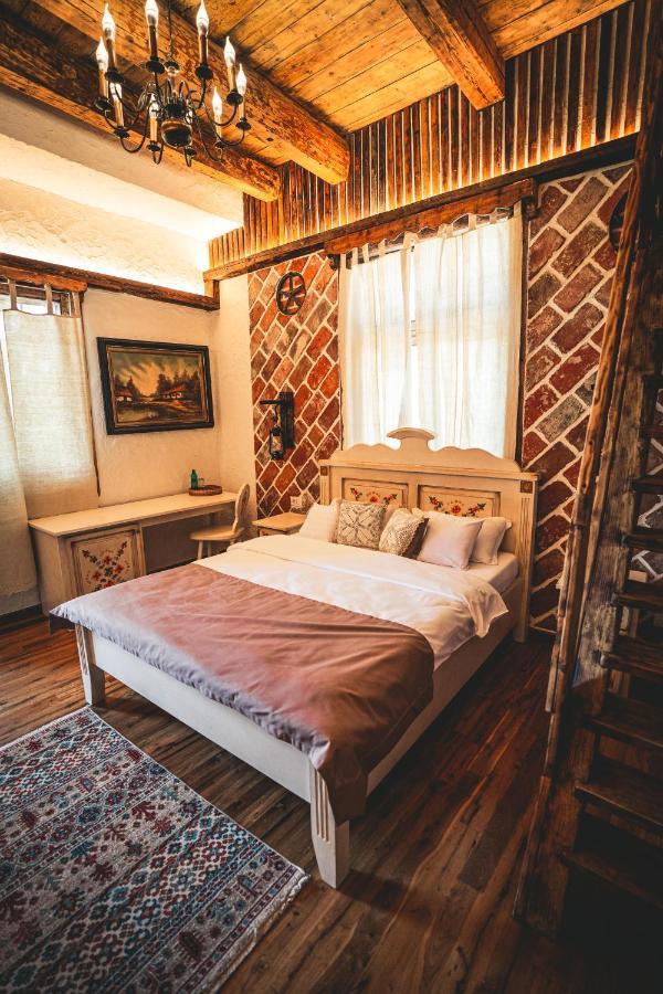 Conacul Sfantul Sava Brancovici Otel Ineu  Dış mekan fotoğraf